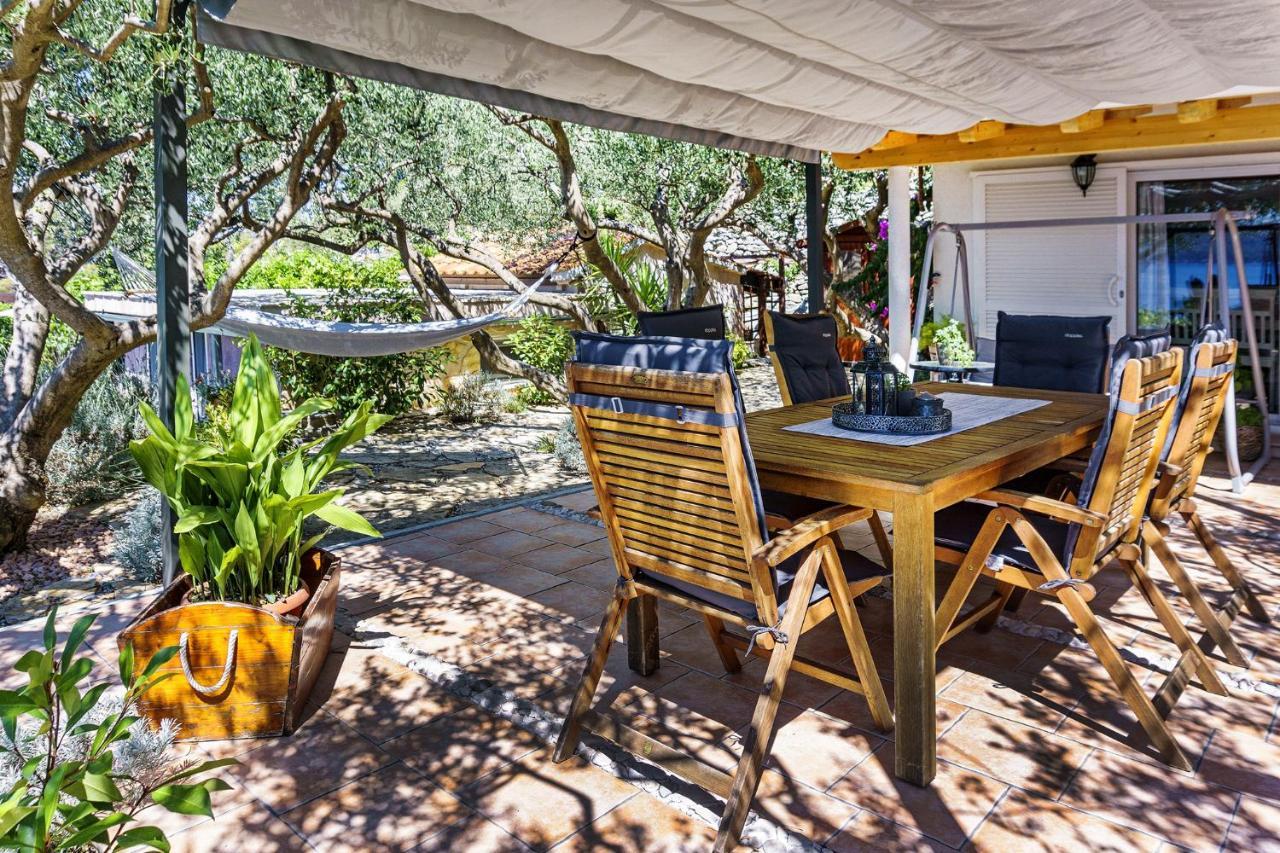 Karina - Unique Location With Jacuzzi Holiday home *