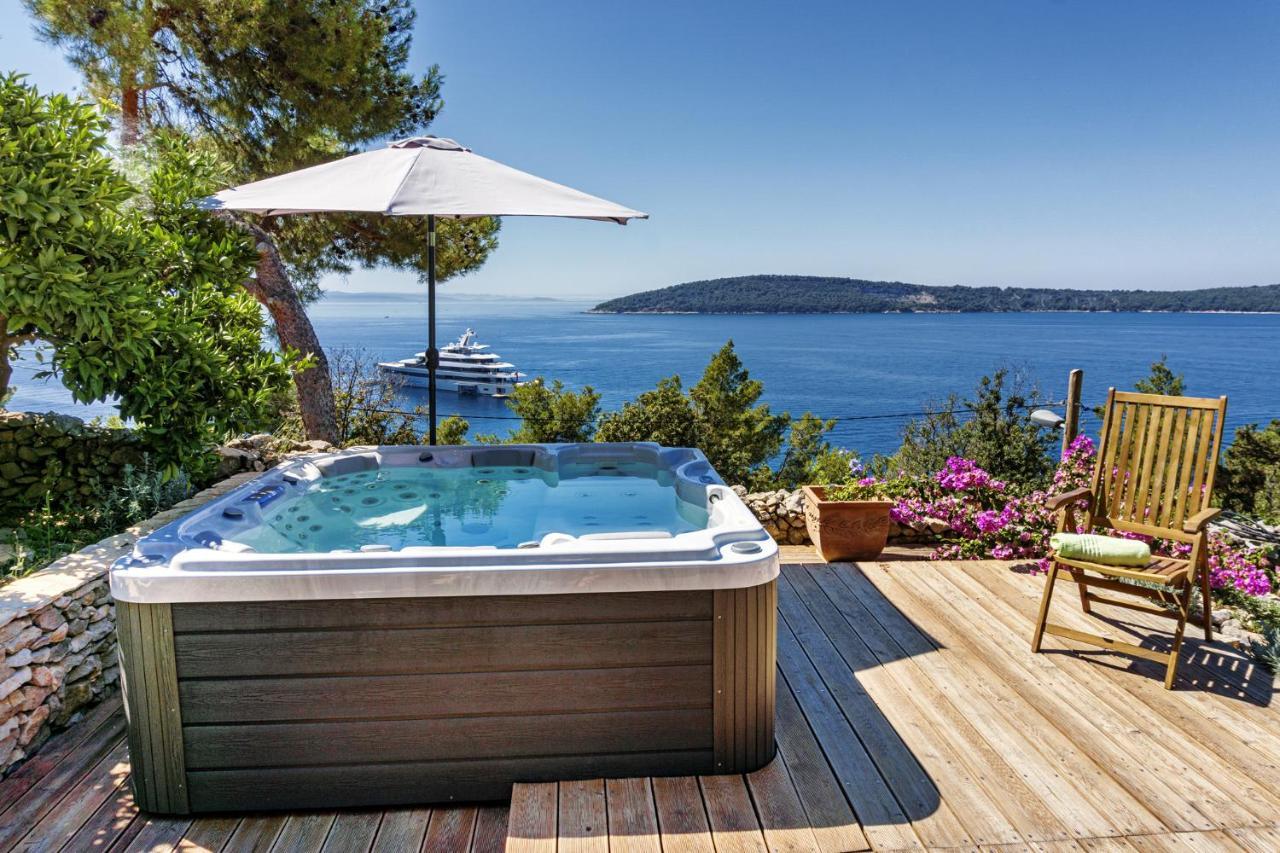 Karina - Unique Location With Jacuzzi *