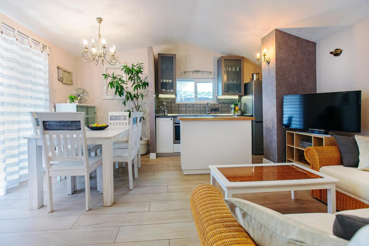 Ferienhaus Karina - Unique Location With Jacuzzi *