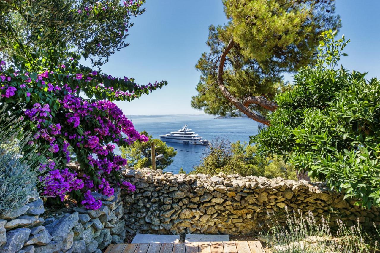 Karina - Unique Location With Jacuzzi Holiday home