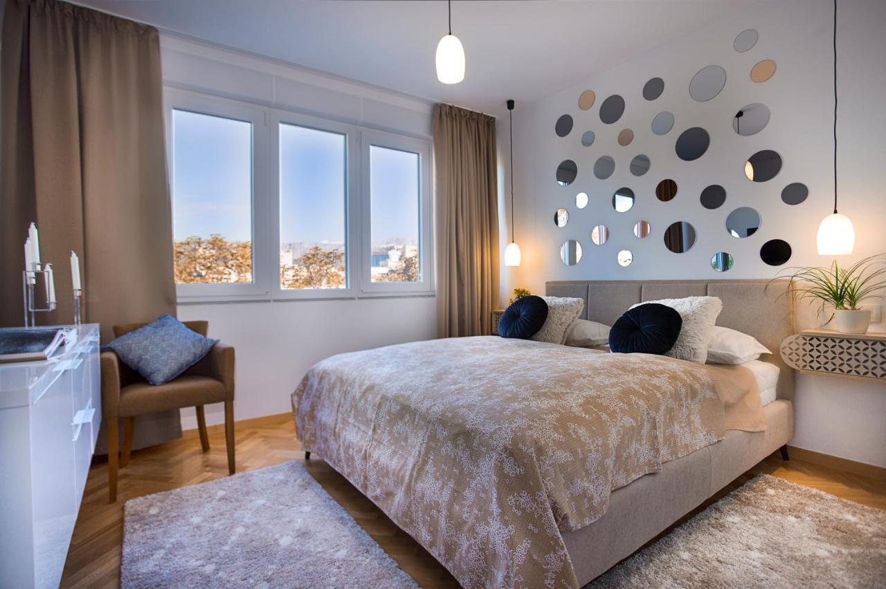Deluxe Center Blue Apartment Split