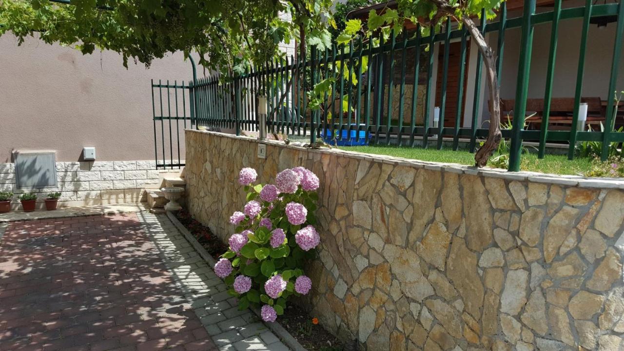 Nylo Apartment Split