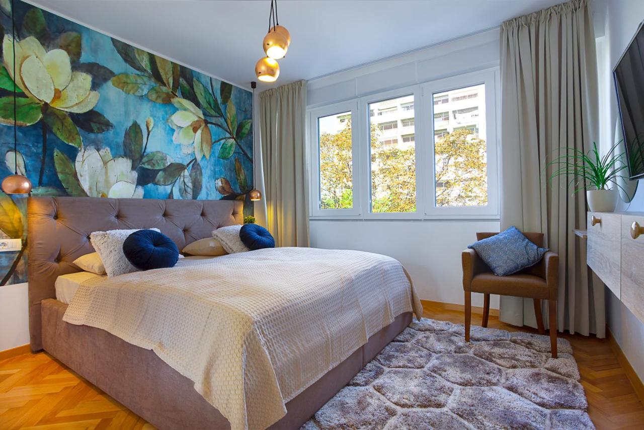 Deluxe Center Blue Apartment