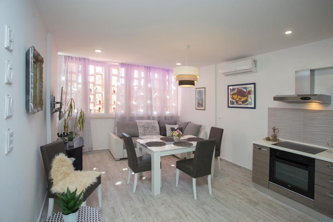 Aurora Apartment Split