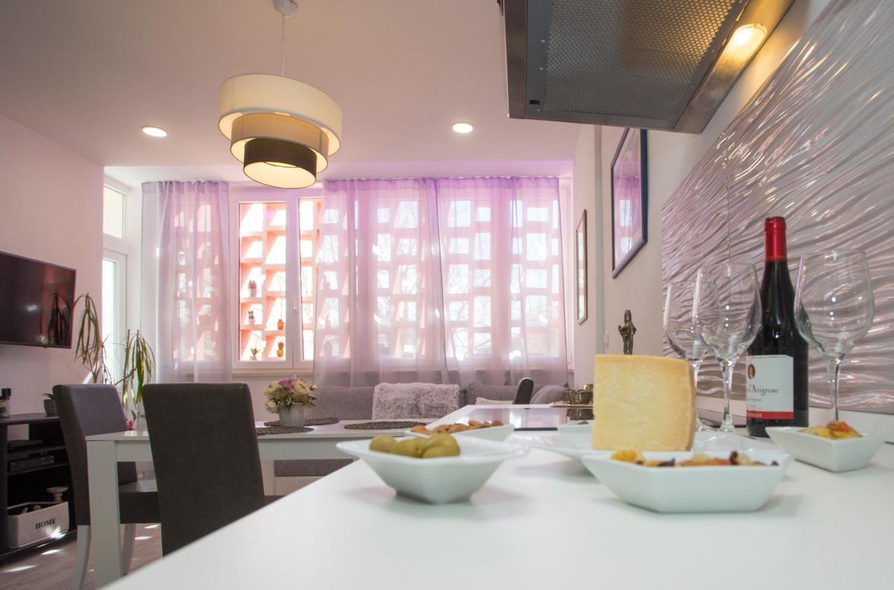 Aurora Apartment Split