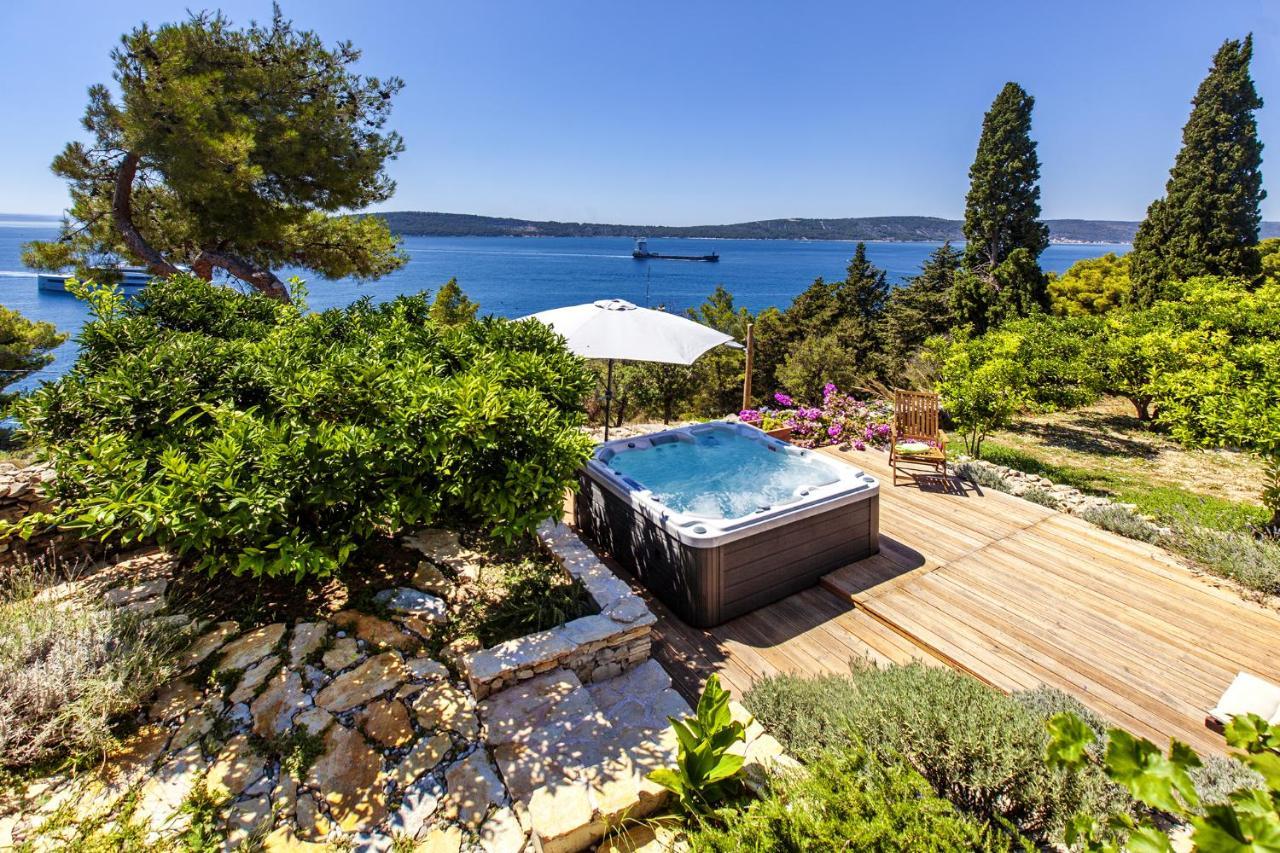Karina - Unique Location With Jacuzzi Ferienhaus