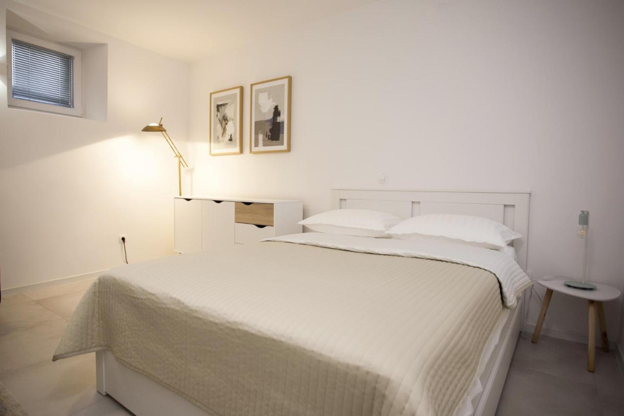 Studio Jon Apartment Split