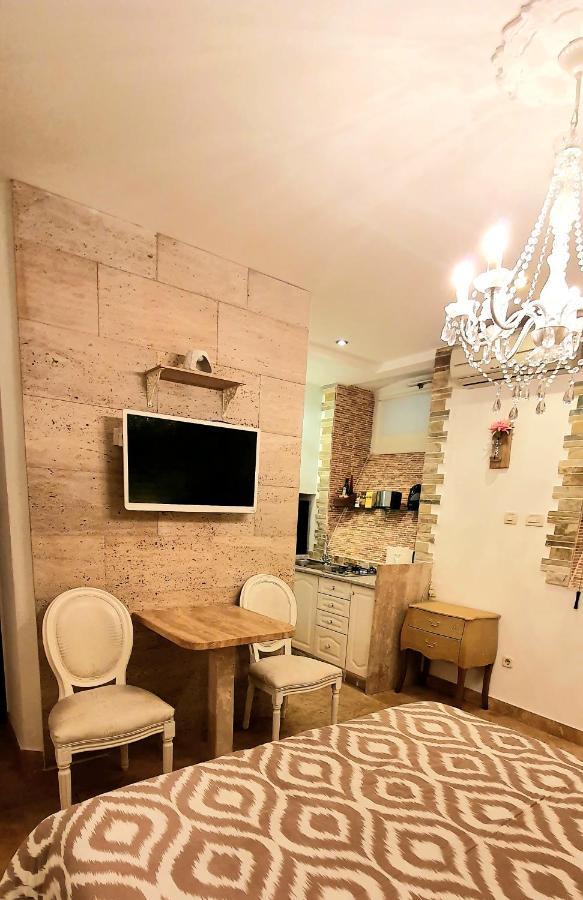 Studio A Priori Apartment Split