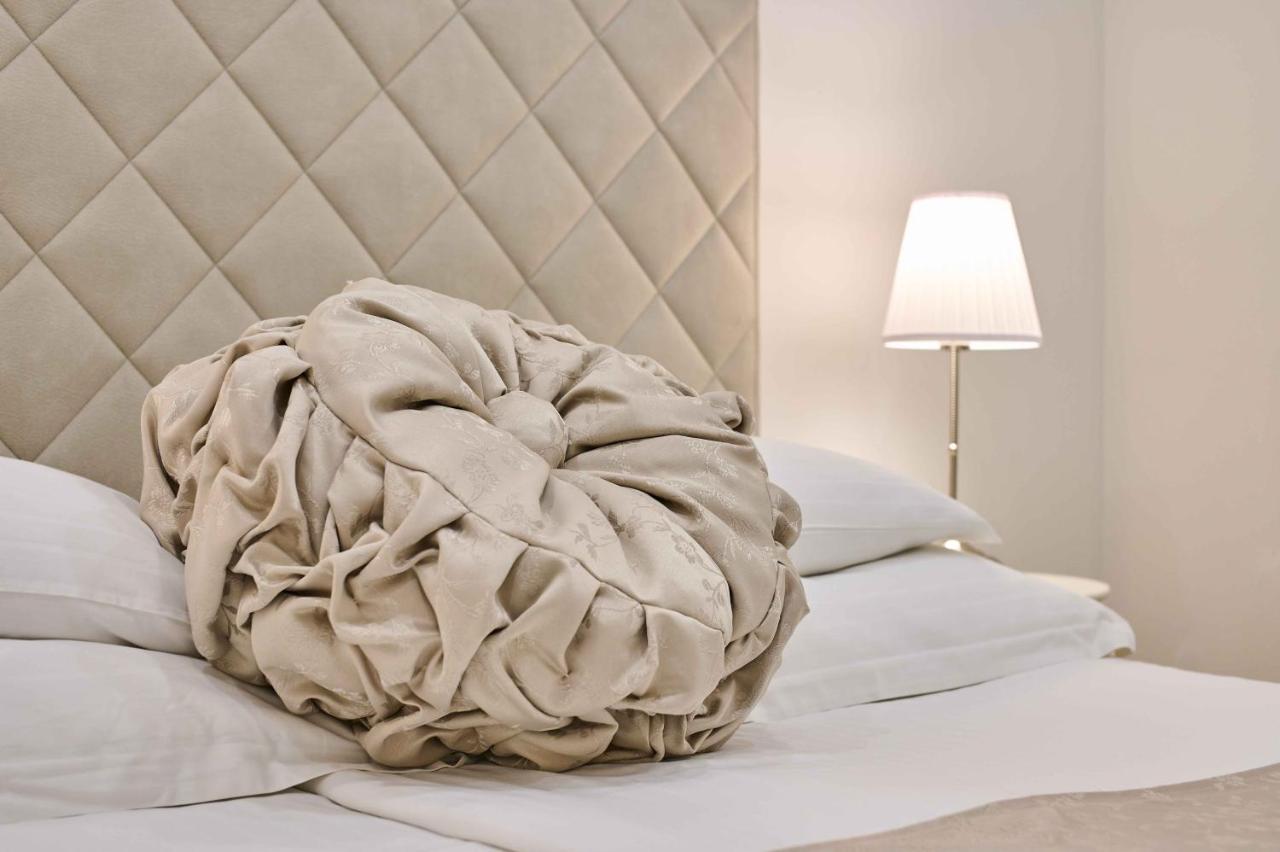 Bed & Breakfast Location Split