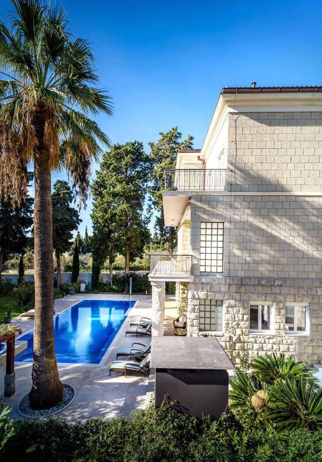 Exclusive Seafront Villa 5 Bedrooms Villa Mestro Outdoor Pool Magical Sea Views Split Villa *