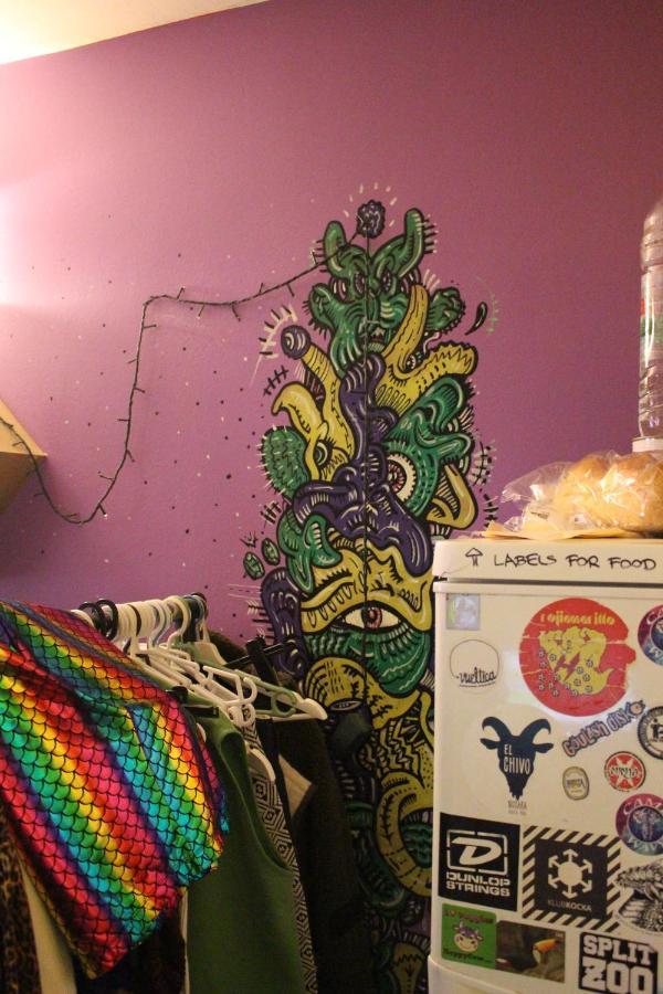 Hostel Outlanders Tribe Split