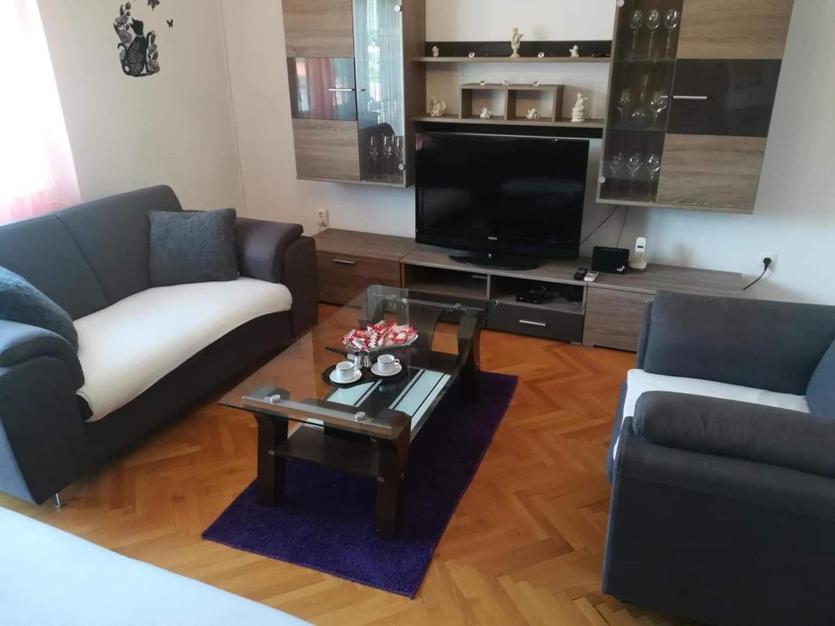 Dalmatino Apartment *
