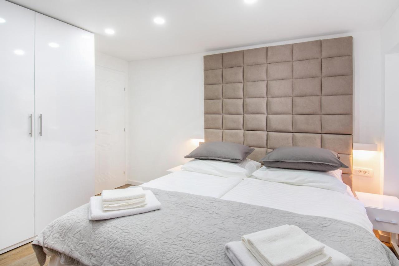 Apartman Feel Like An Emperor Split