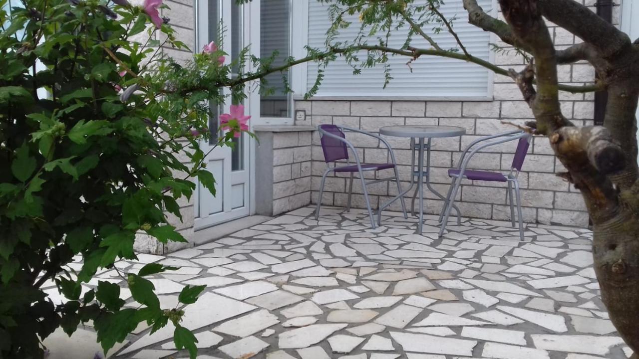 Oleander Apartment *