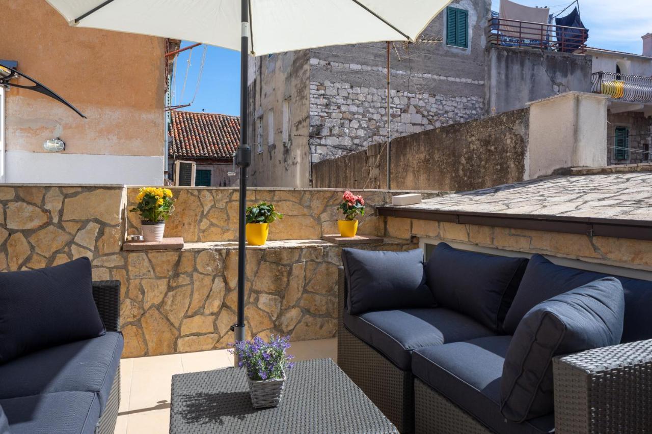 2 - Luxury With Terrace In Heart Of Apartment *