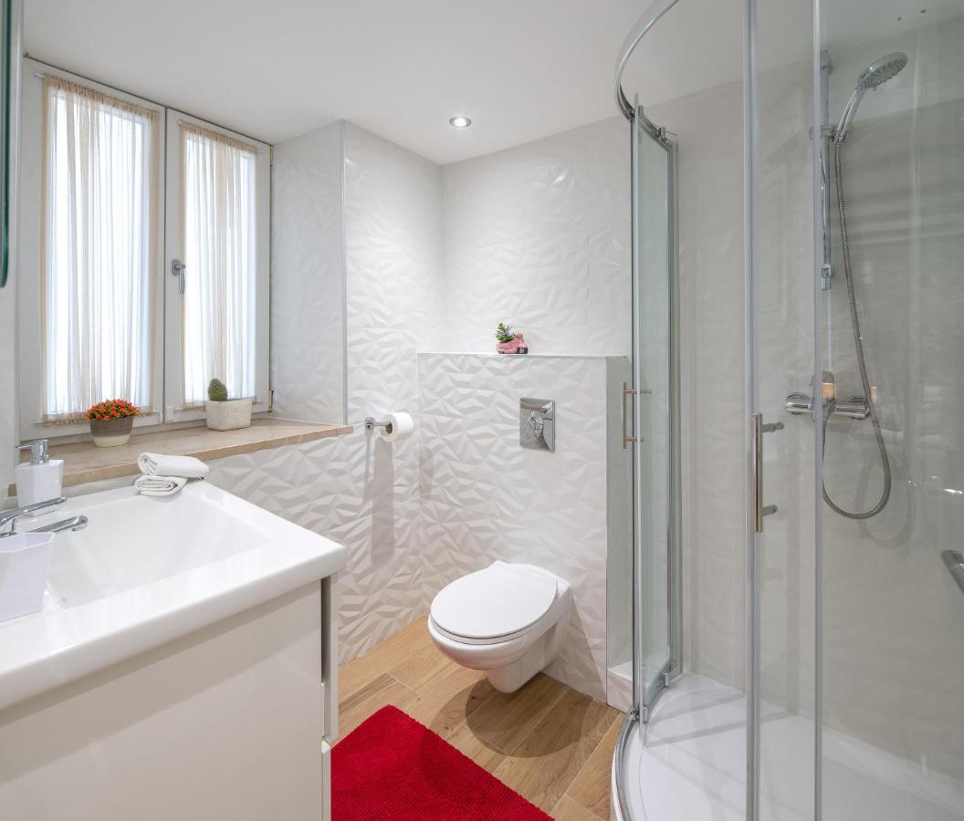 2 - Luxury With Terrace In Heart Of Apartment