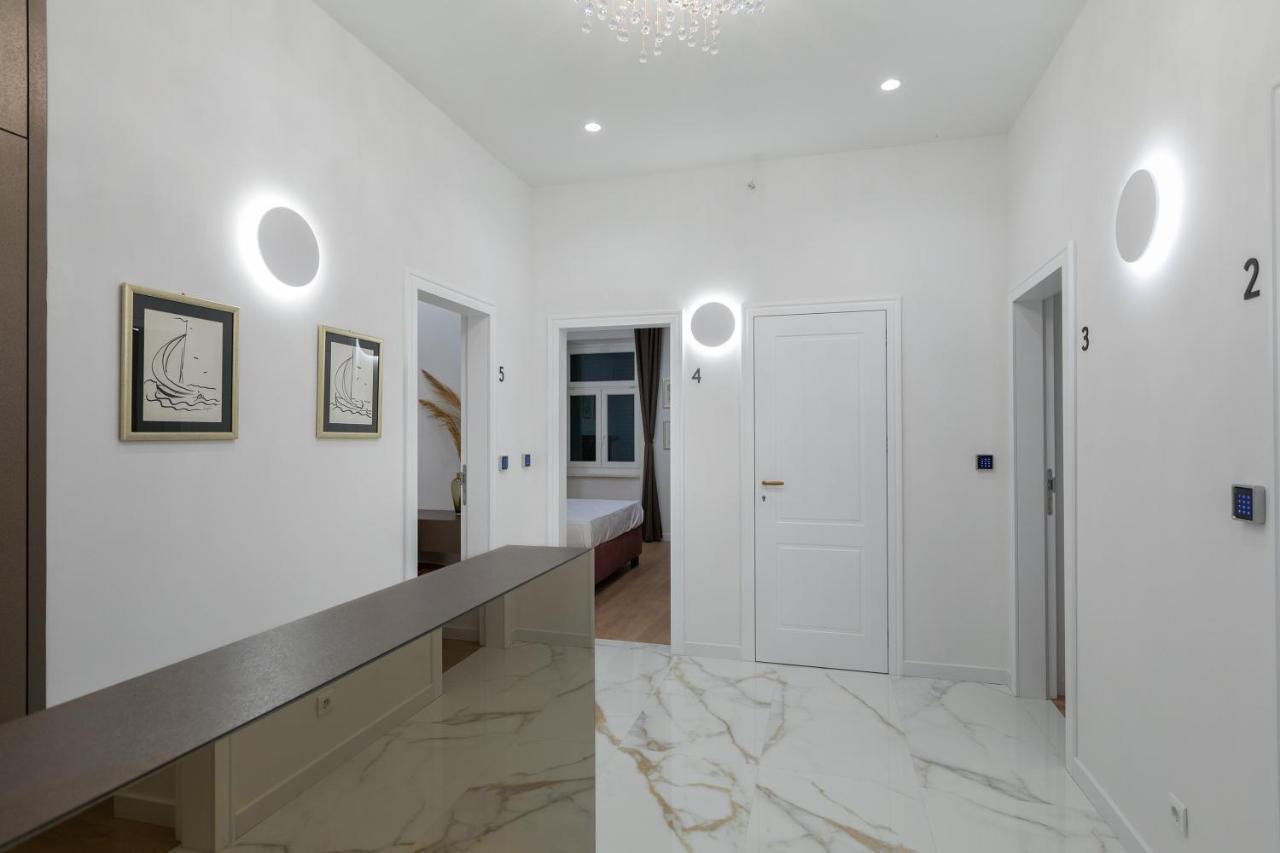 Green Park Luxury Rooms 4*