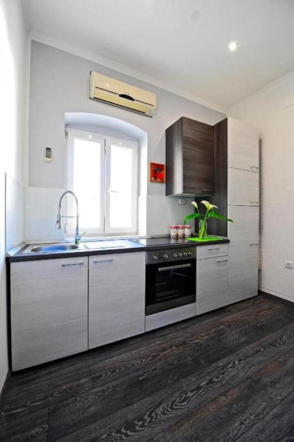 Guest house Apartments Bulovic In The Very Center Of Split *