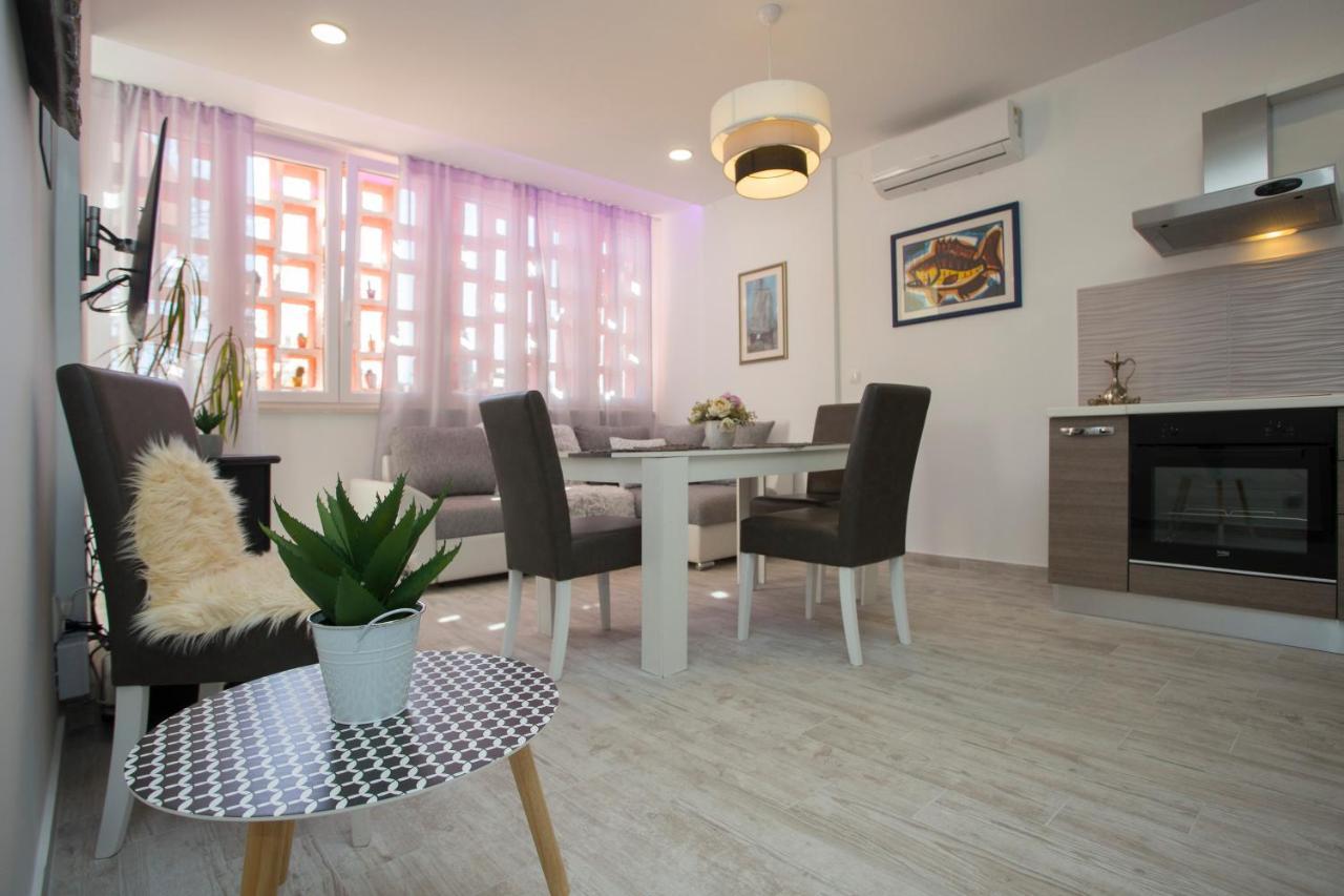 Aurora Apartment Split