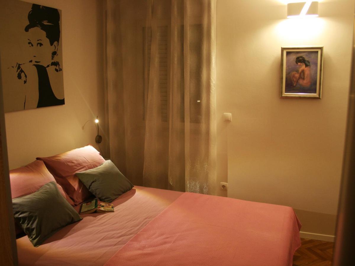 Old Center Apartment *