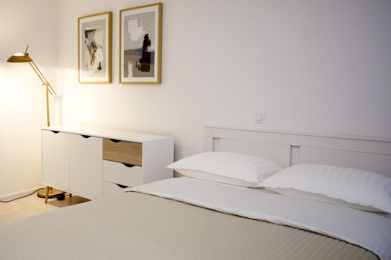 Studio Jon Apartment Split