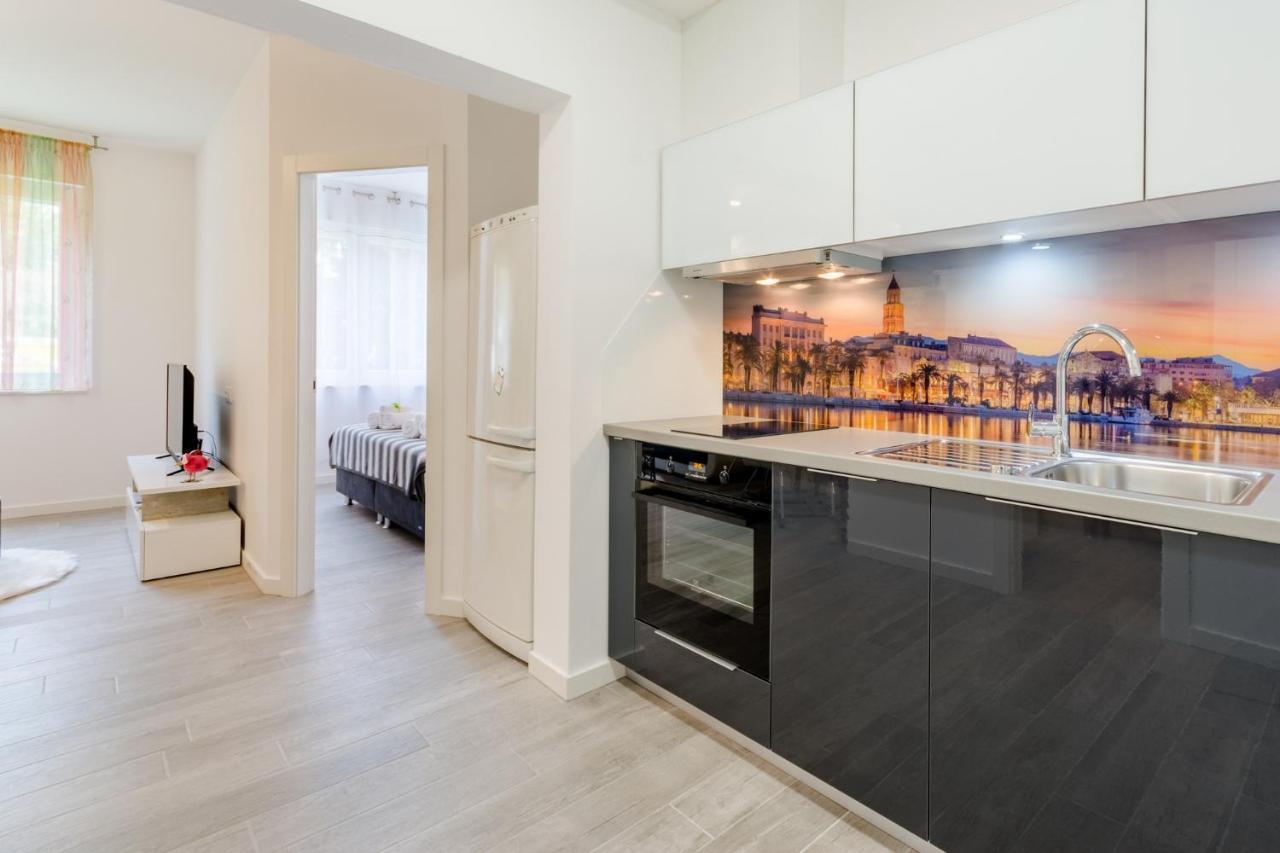 Niro Apartment Split
