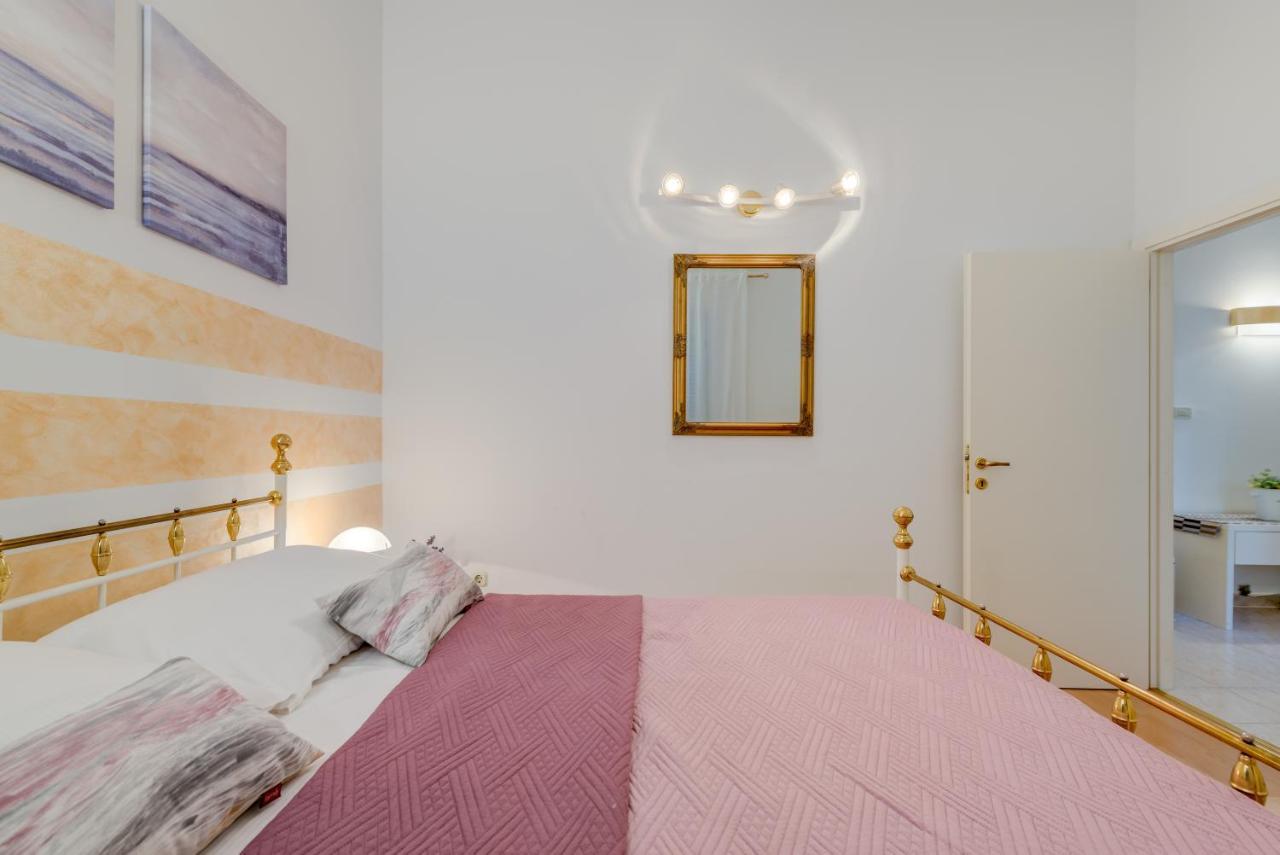 Apartment Riva Lucija Split