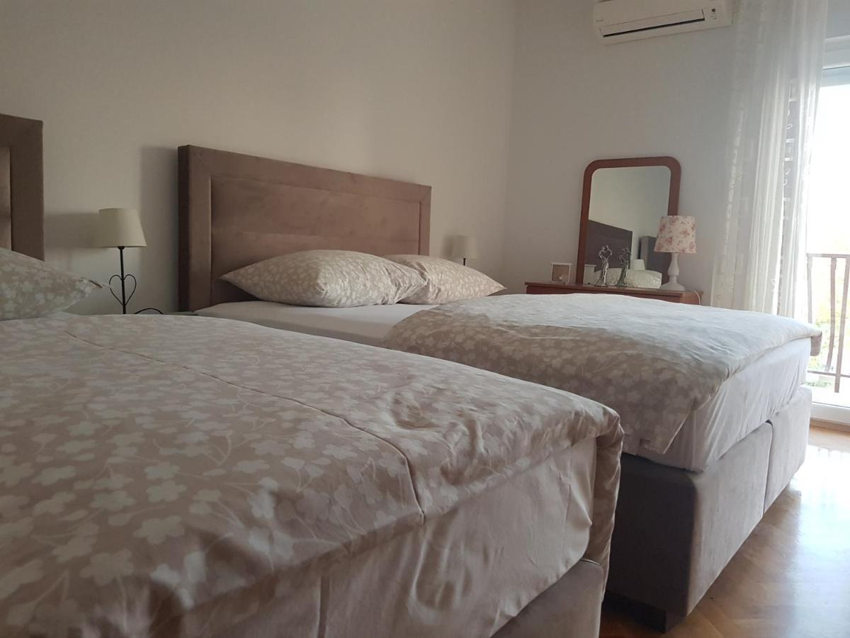 Antonija I Mateo, In The Center Of Apartman