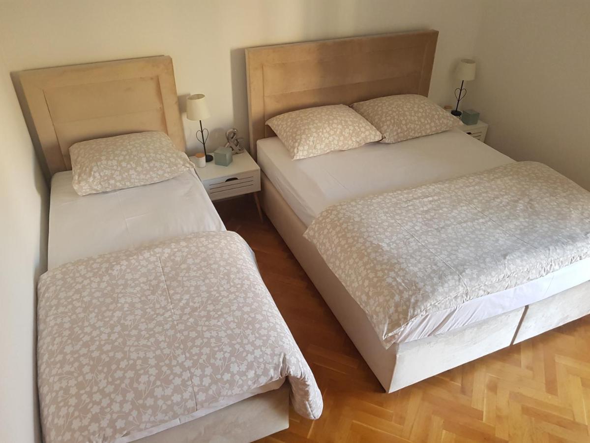 Antonija I Mateo, In The Center Of Apartment Split
