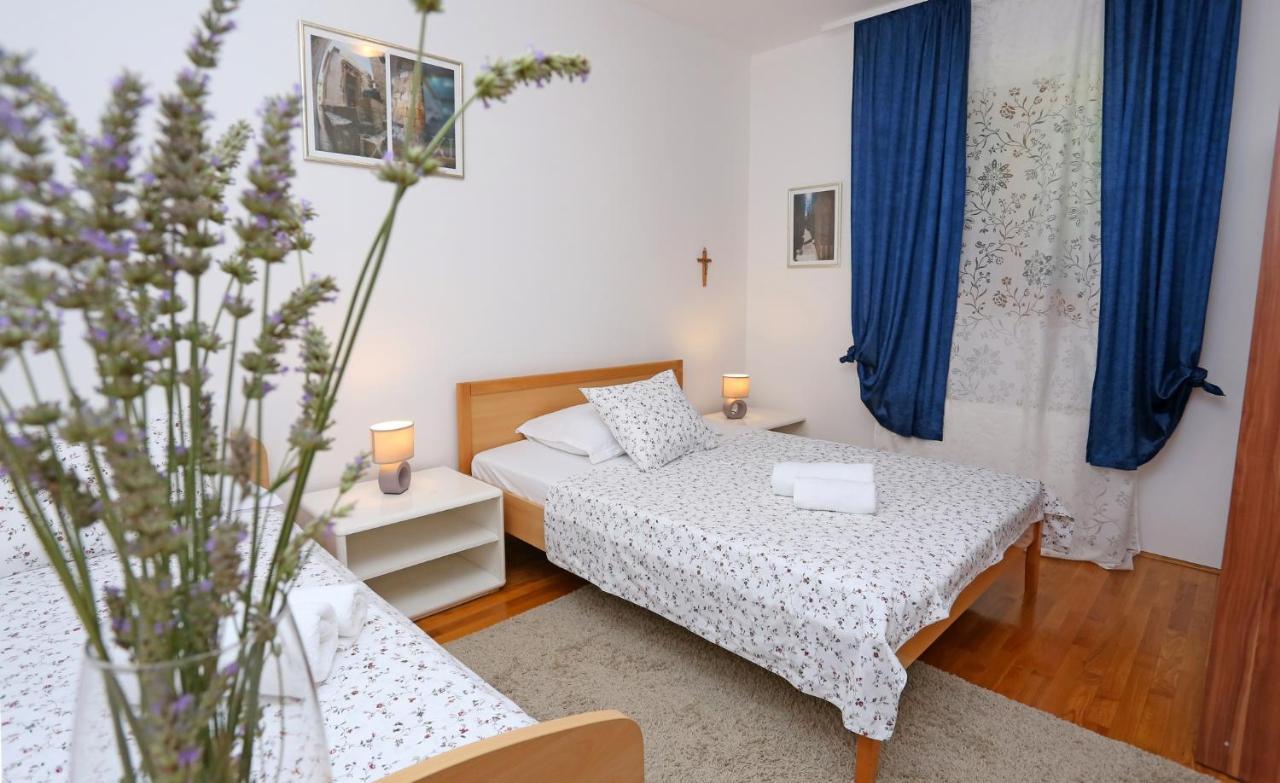 Apartment Znjan *