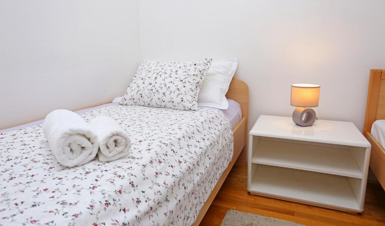 Apartment Znjan *