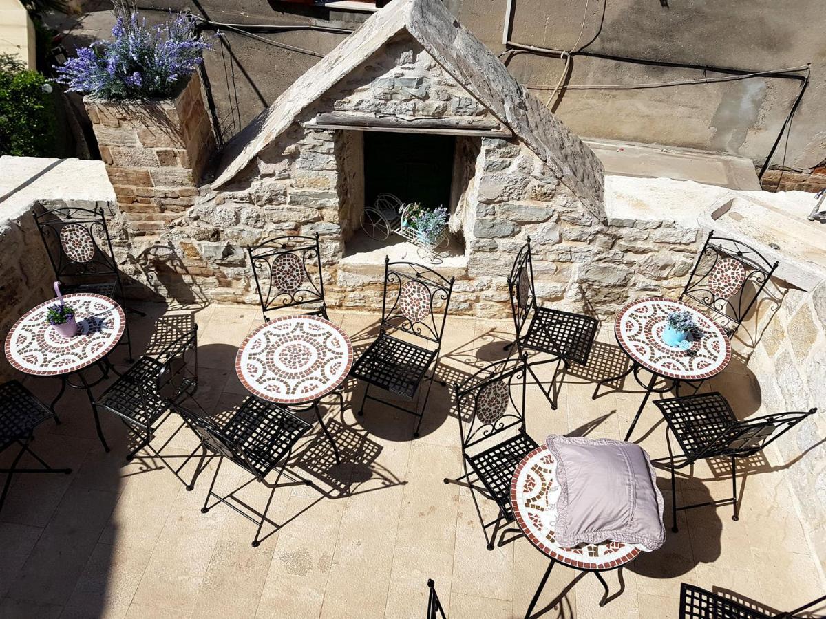 Villa Nautica Stone House *
