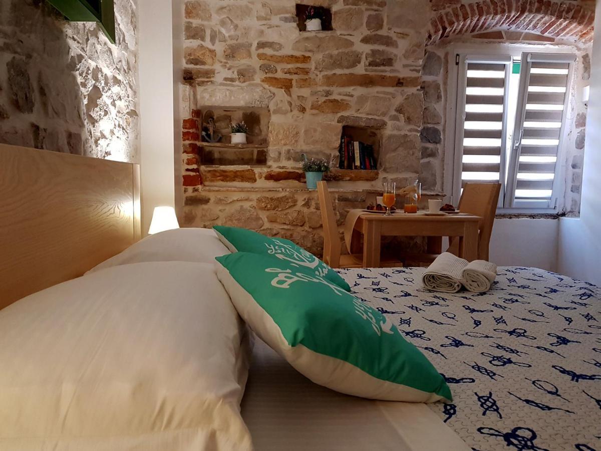 Villa Nautica Stone House *