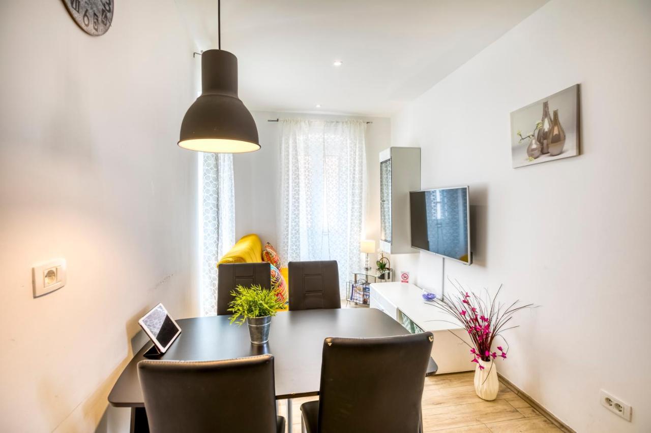 Apartment Grace, Feel At - Away From Split