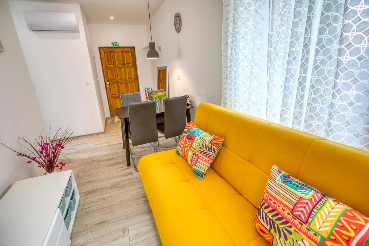 Apartment Grace, Feel At - Away From *