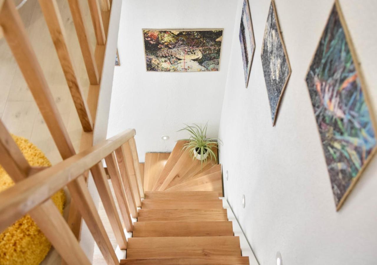 Suni Apartment Split