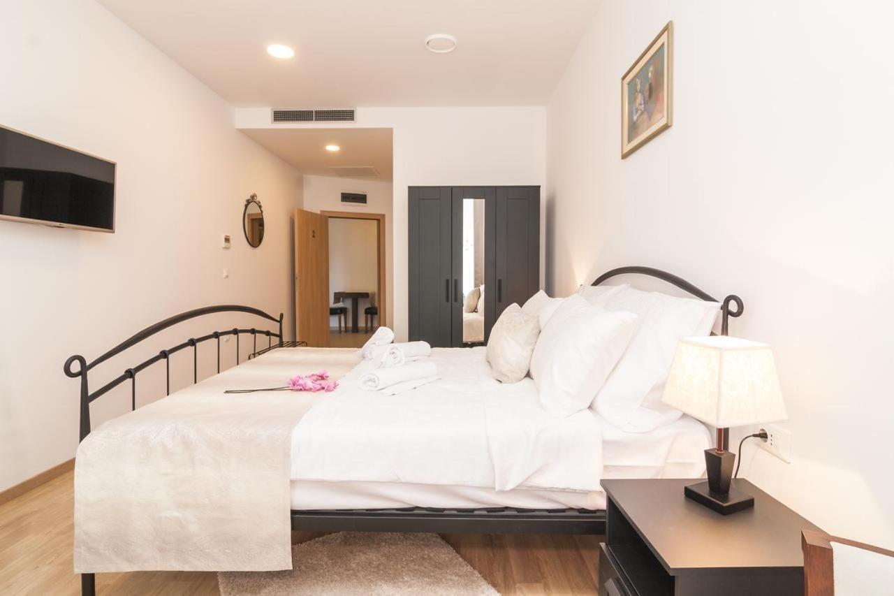 Guest house Via Domus 4*