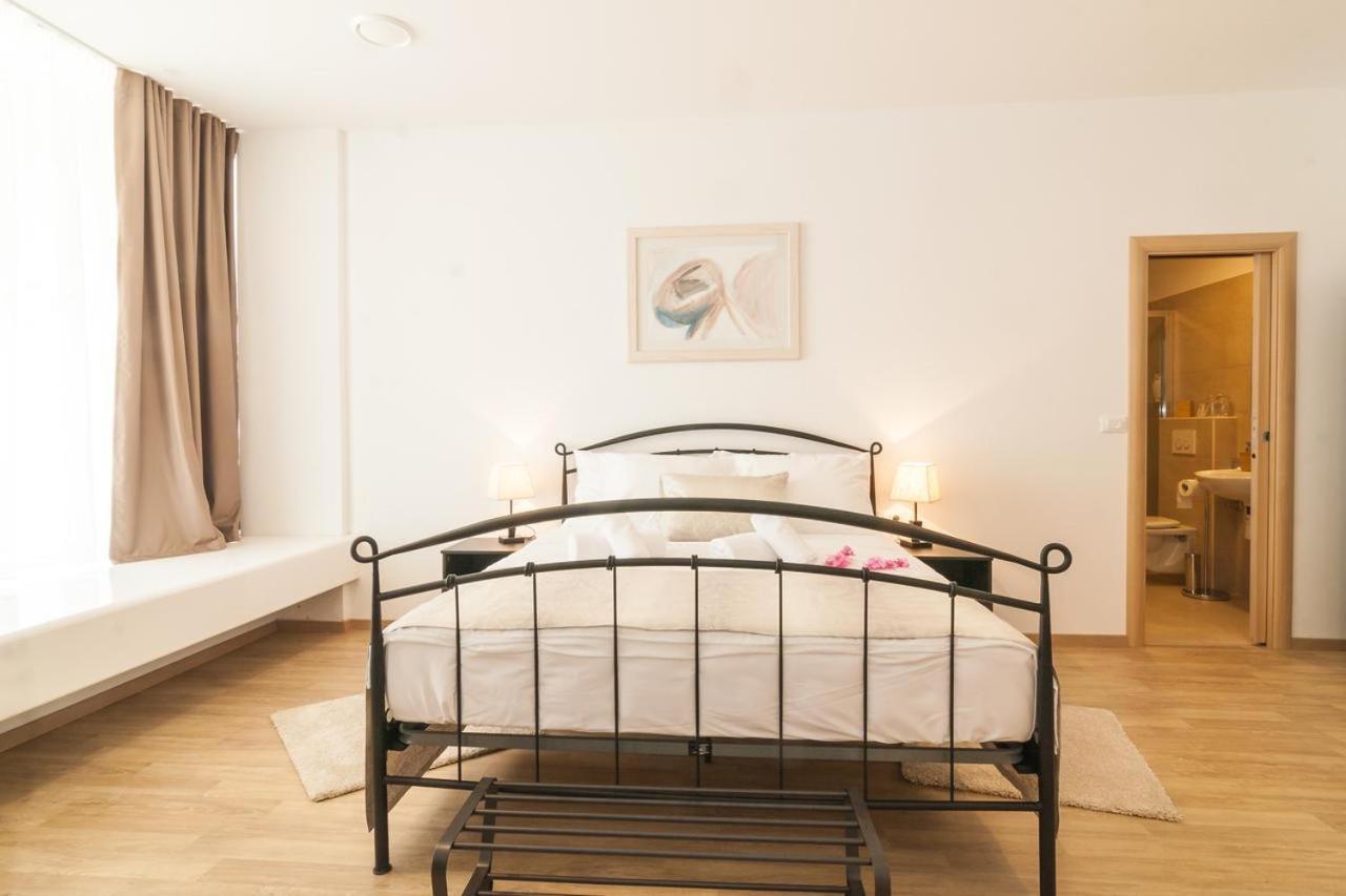 Via Domus 4*