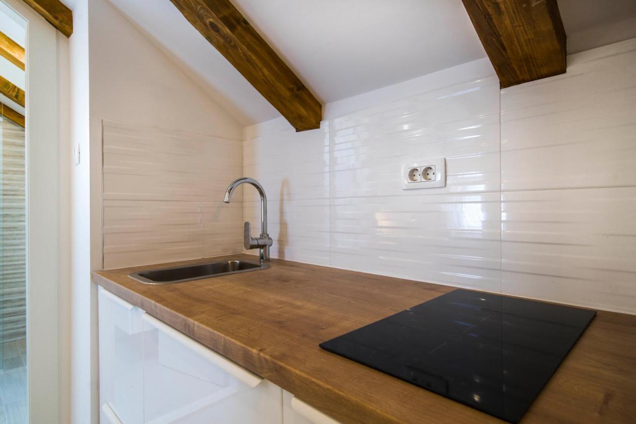 Mikula And Cvita Stone House Apartment Split