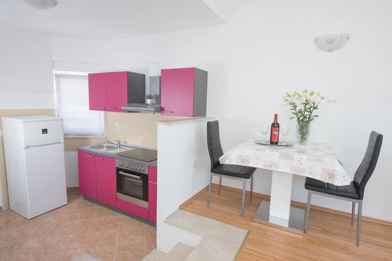 Dzeki Apartment