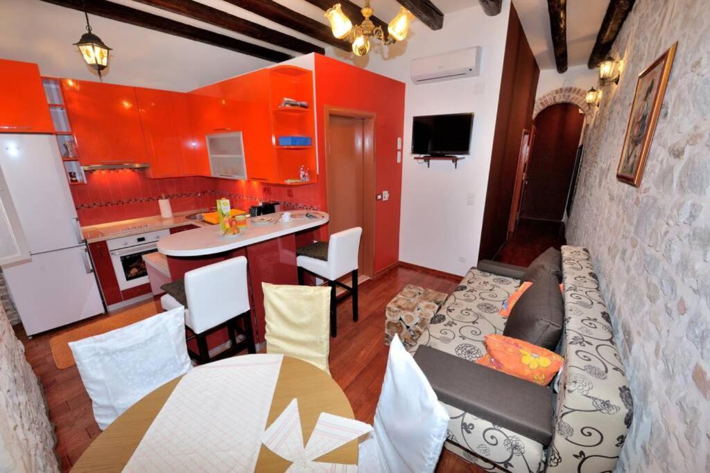 Charming Stone In The Heart Of Apartamento Split