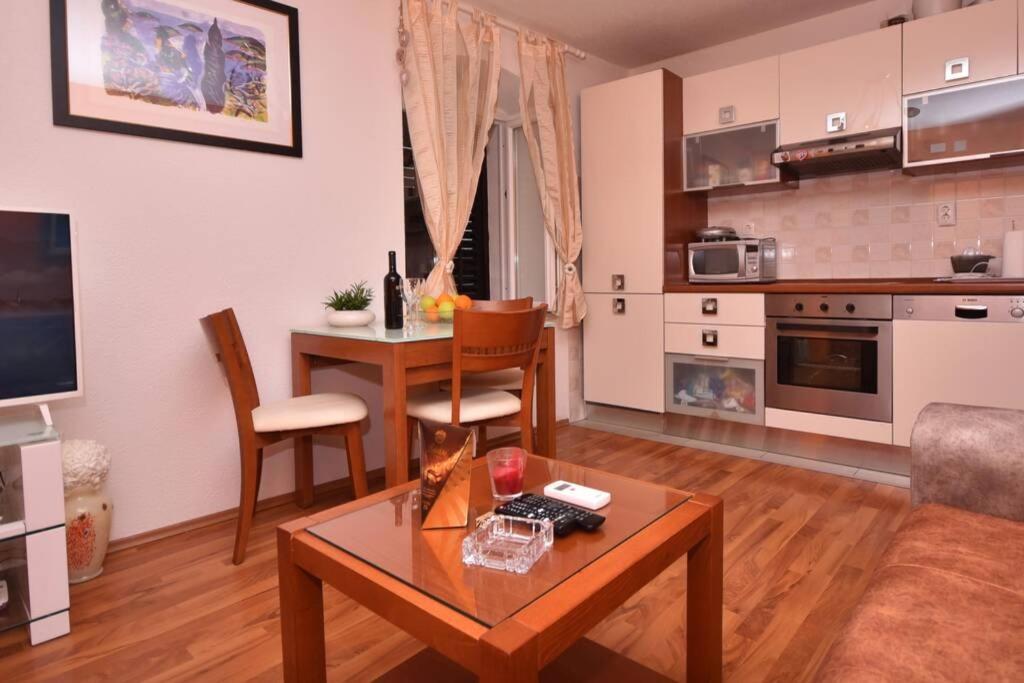Apartment Cozy, Adorable Elizabeta