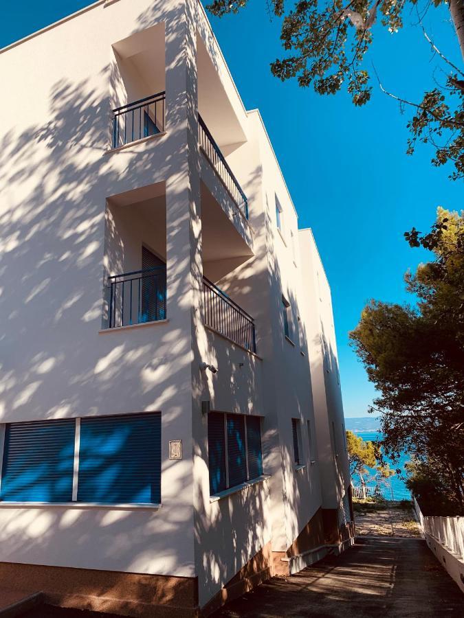 Elu Iris Hotel