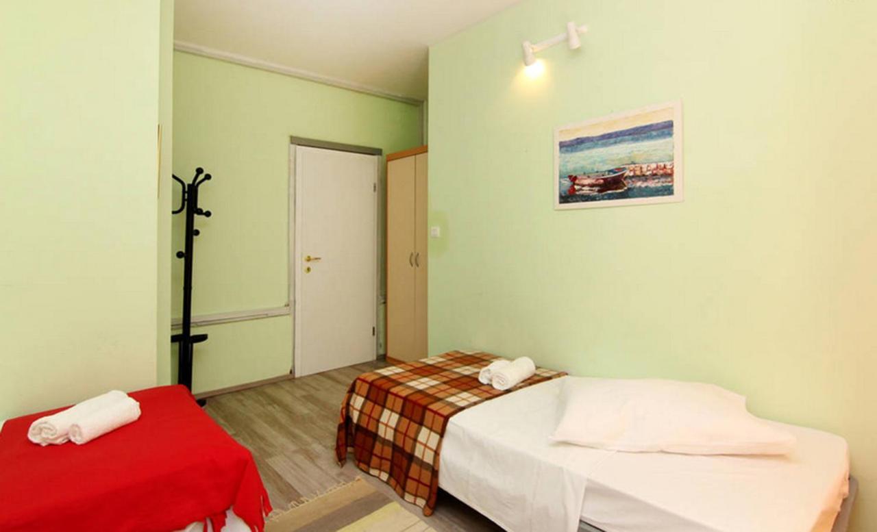 Kvaternikova - Pool, Grill, 4 Bedrooms, 3 Bathrooms * Split