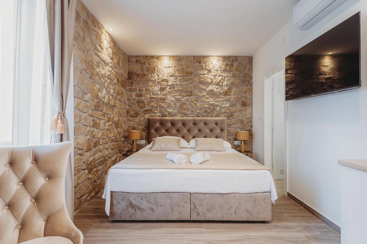 Four Elements Apartment Split
