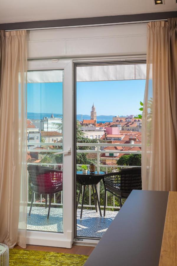 V Luxury Apartment *