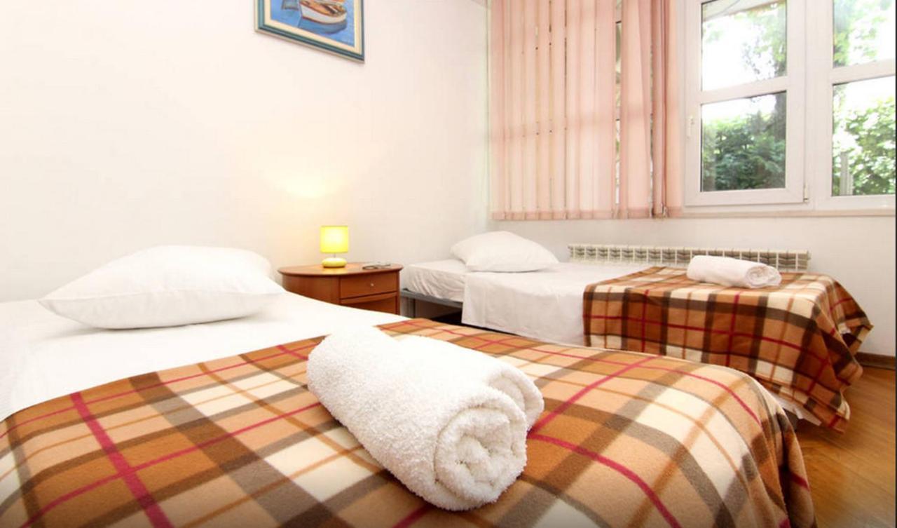 Kvaternikova - Pool, Grill, 4 Bedrooms, 3 Bathrooms *