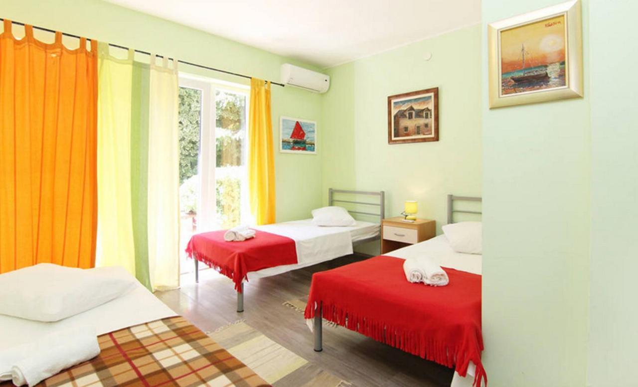 Apartman Kvaternikova - Pool, Grill, 4 Bedrooms, 3 Bathrooms