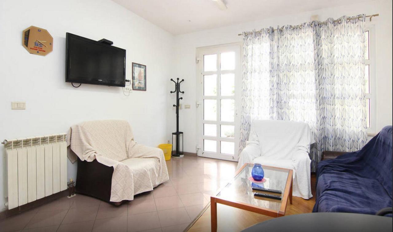 Kvaternikova - Pool, Grill, 4 Bedrooms, 3 Bathrooms Apartman *