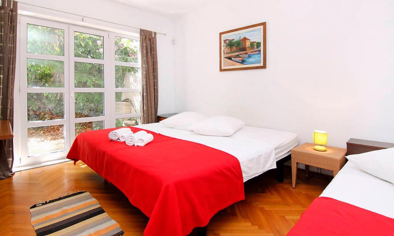 Kvaternikova - Pool, Grill, 4 Bedrooms, 3 Bathrooms Apartman